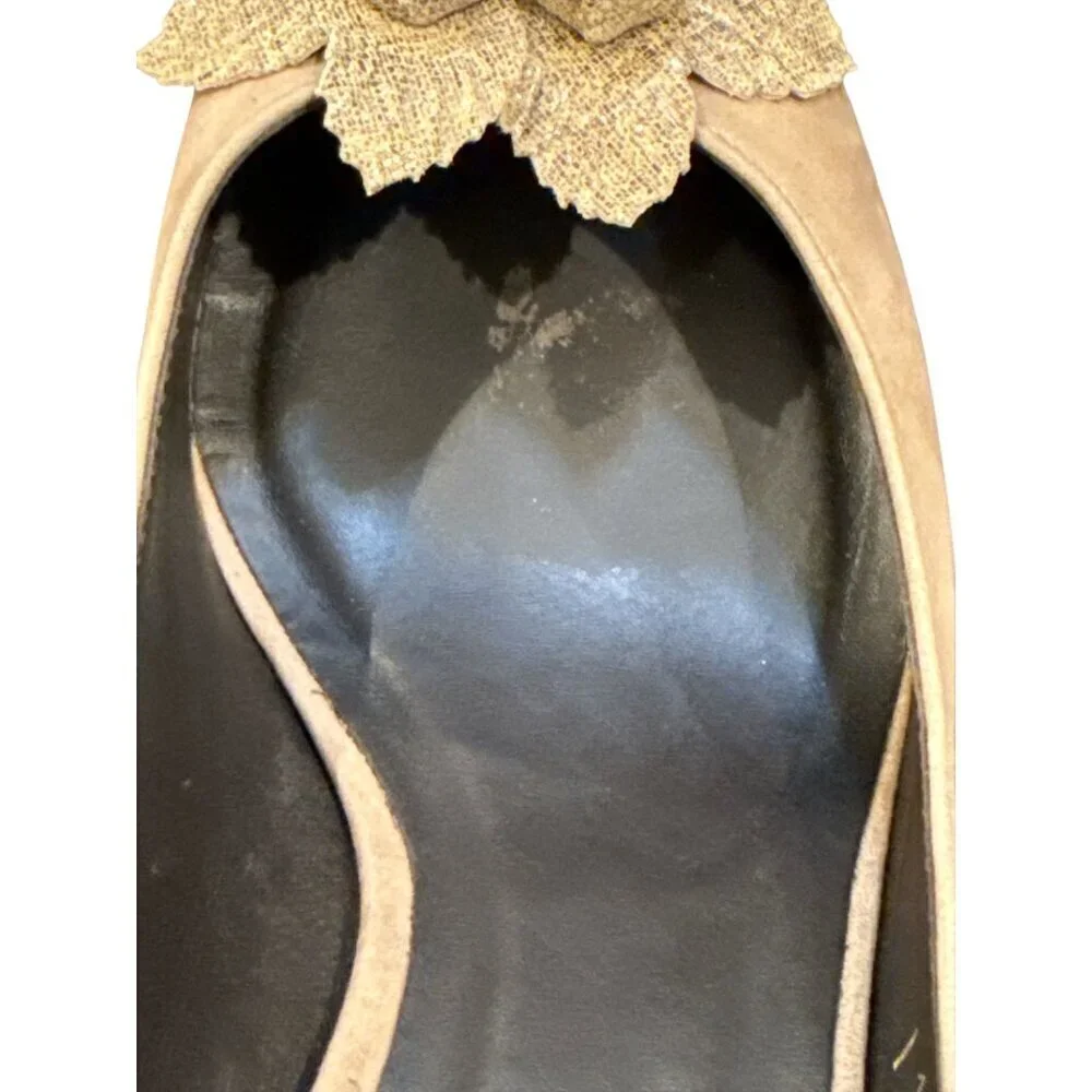 Donald J Pliner Womens Size 7 M Beige Suede Kitten Heel Pumps With Floral Embell